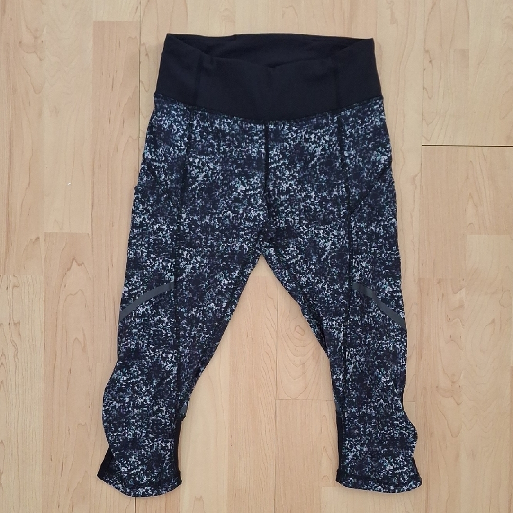 lululemon athletica Black Patterned Cropped Capri Leggings Size 2
